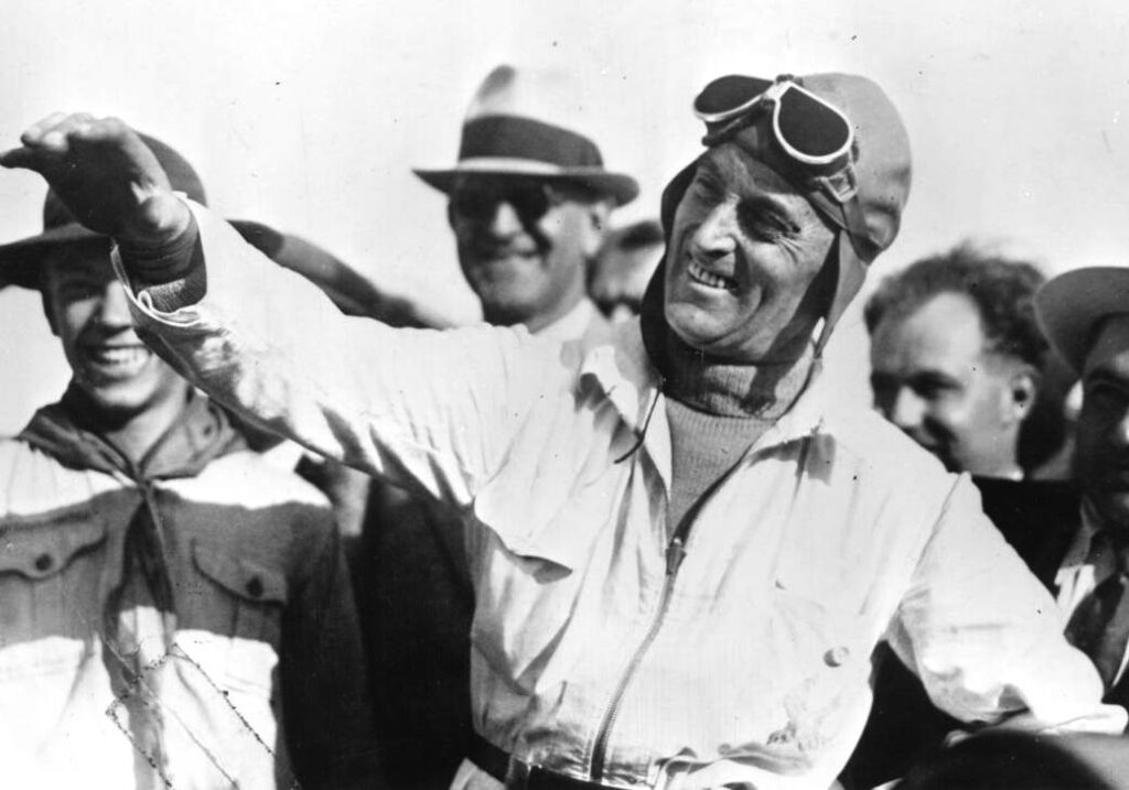 Malcolm_Campbell_Major_racing_goggles_hat