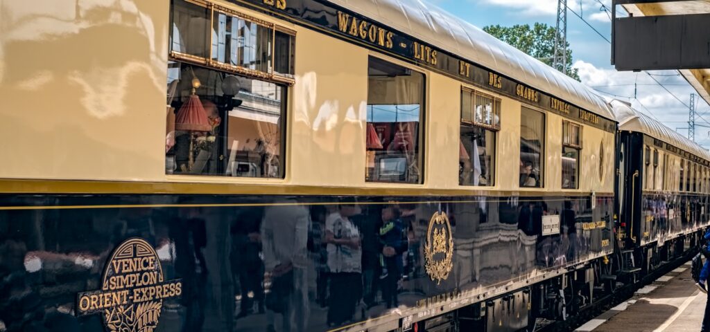 The Venice Simplon Orient Express-vsoe_exterior