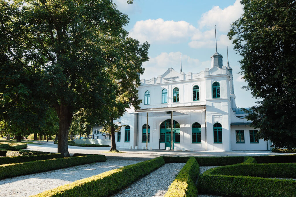 SEVEN Restaurant Café