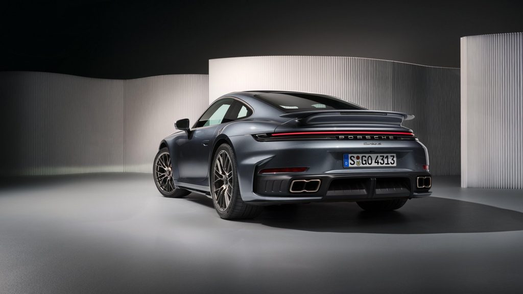 Porsche 911 v garáži